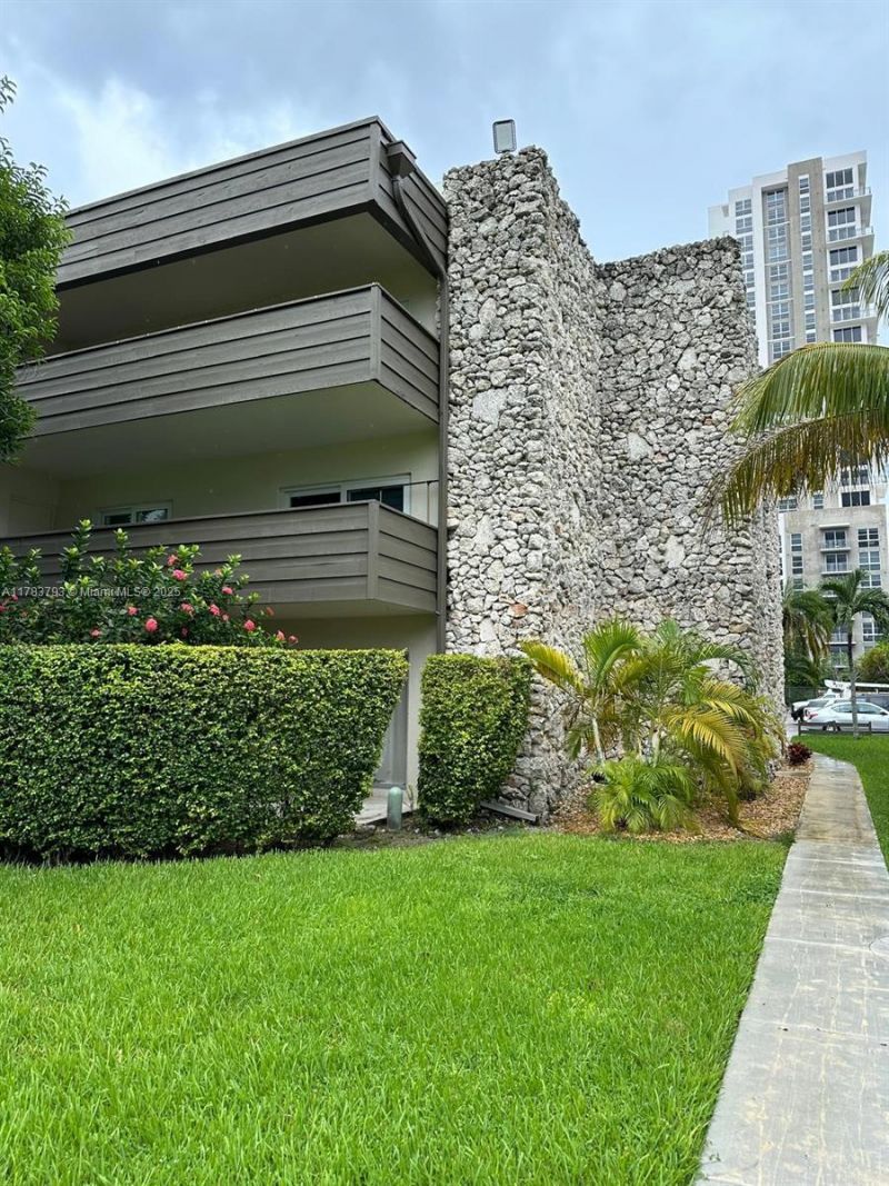 8335 SW 72nd Ave, Unit 202D, Miami, FL 33143 Photo