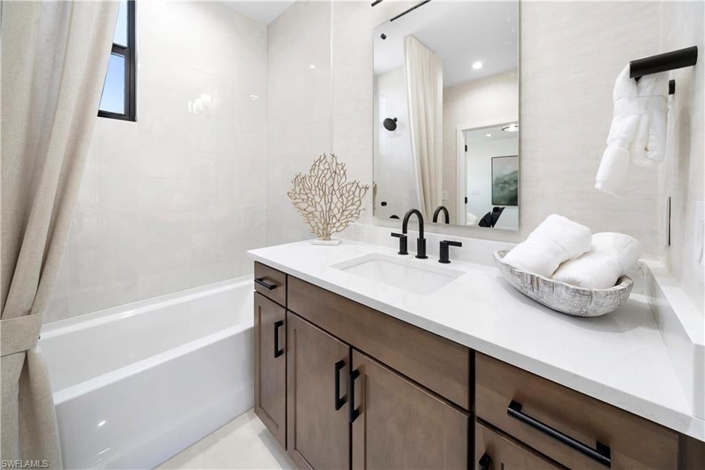 6092 Barbara Cir, Naples, FL 34112 Photo