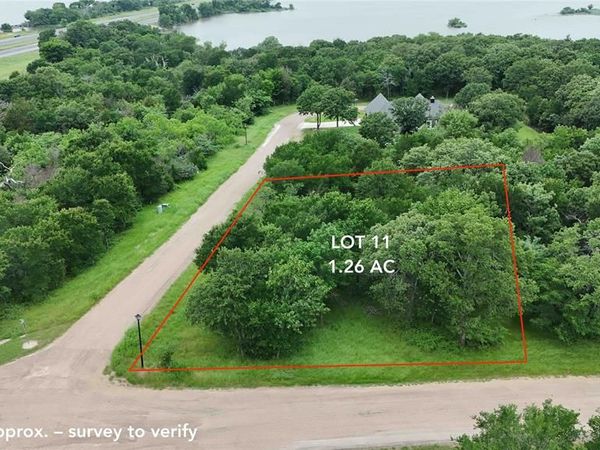 100 Oakmont Drive, Mabank, TX 75147