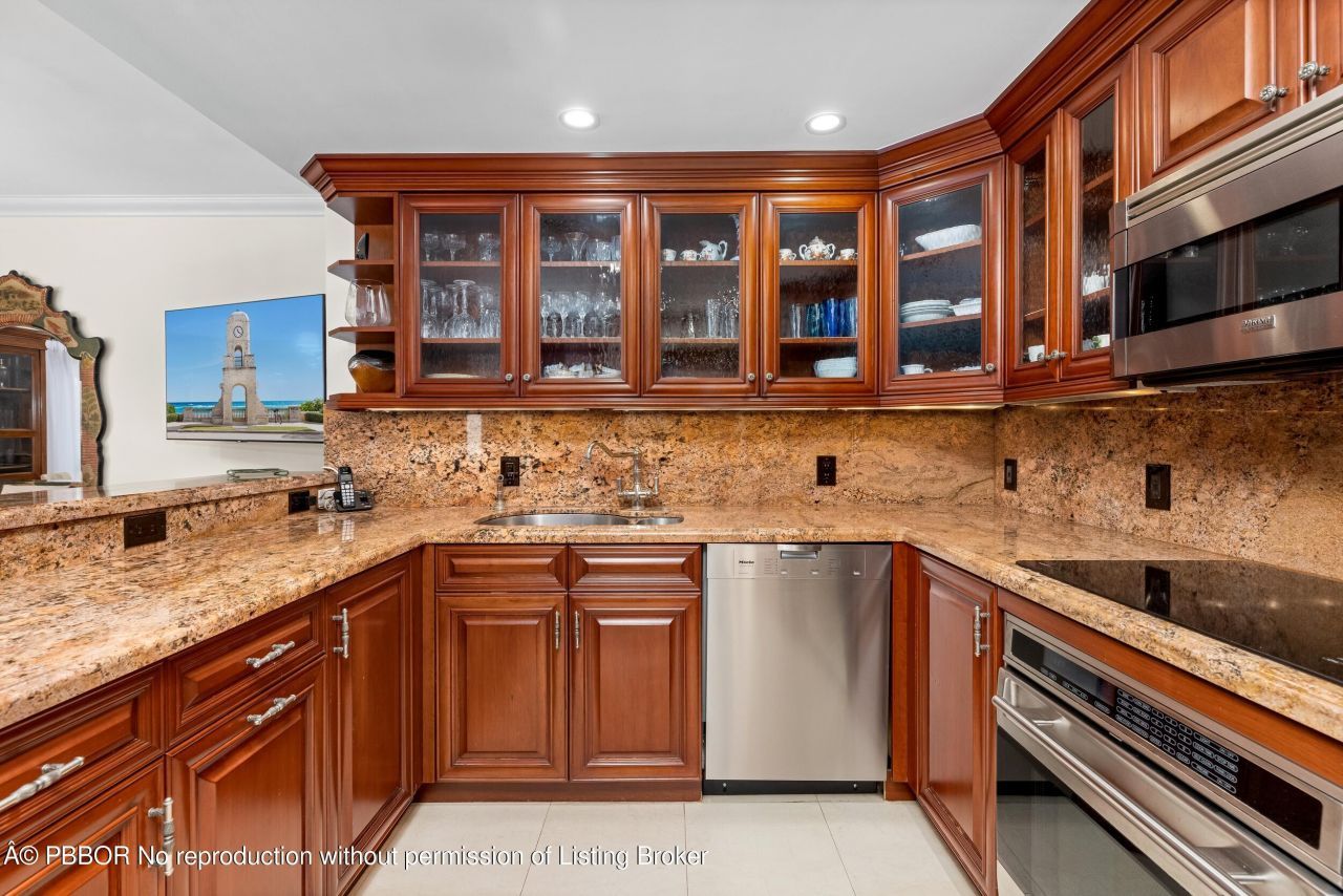 250 Bradley Place, Unit 408, Palm Beach, FL 33480 Photo