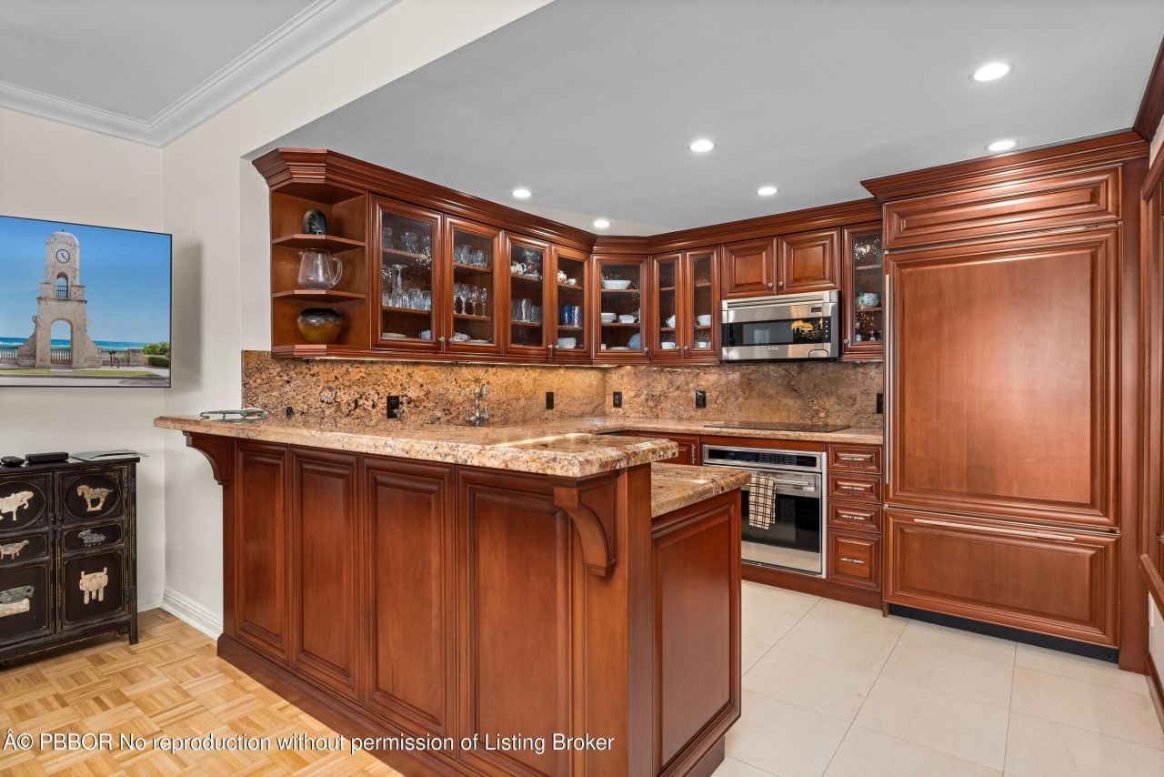 250 Bradley Place, Unit 408, Palm Beach, FL 33480 Photo