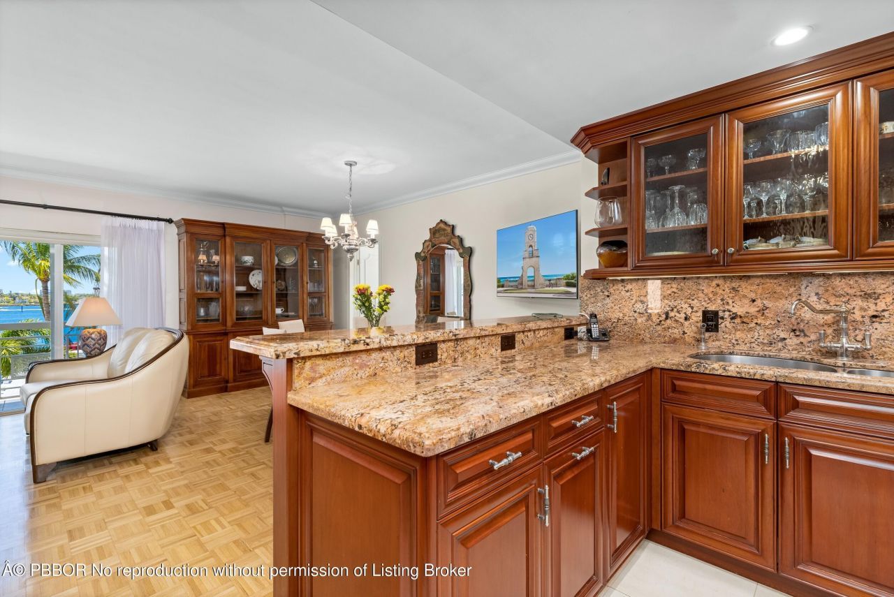 250 Bradley Place, Unit 408, Palm Beach, FL 33480 Photo