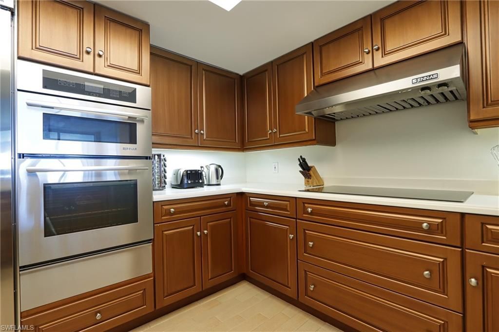 60 Seagate Dr, Unit 704, Naples, FL 34103 Photo