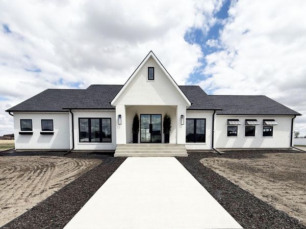 1031 S Montrose Street, Aberdeen, SD 57401