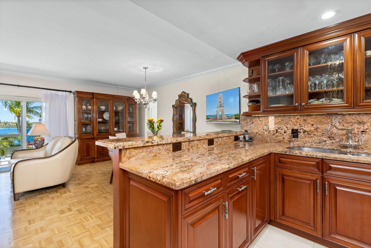 250 Bradley Place, Unit 408, Palm Beach, FL 33480 Photo