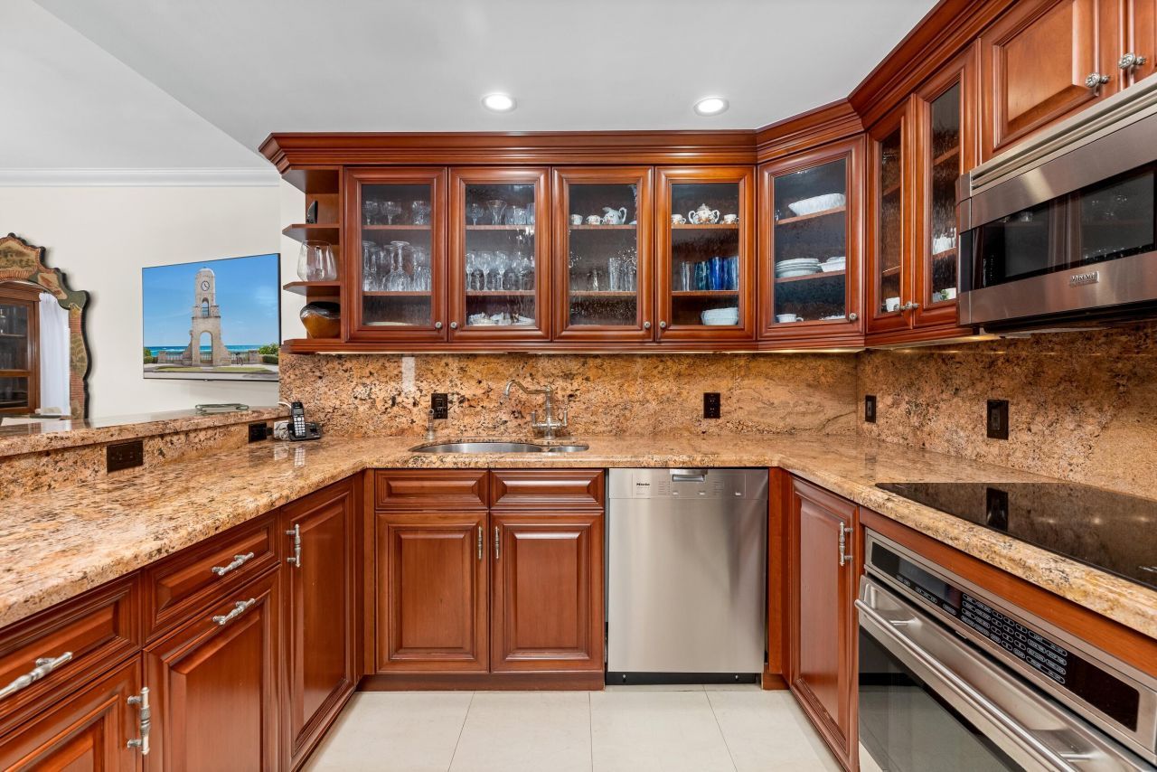 250 Bradley Place, Unit 408, Palm Beach, FL 33480 Photo