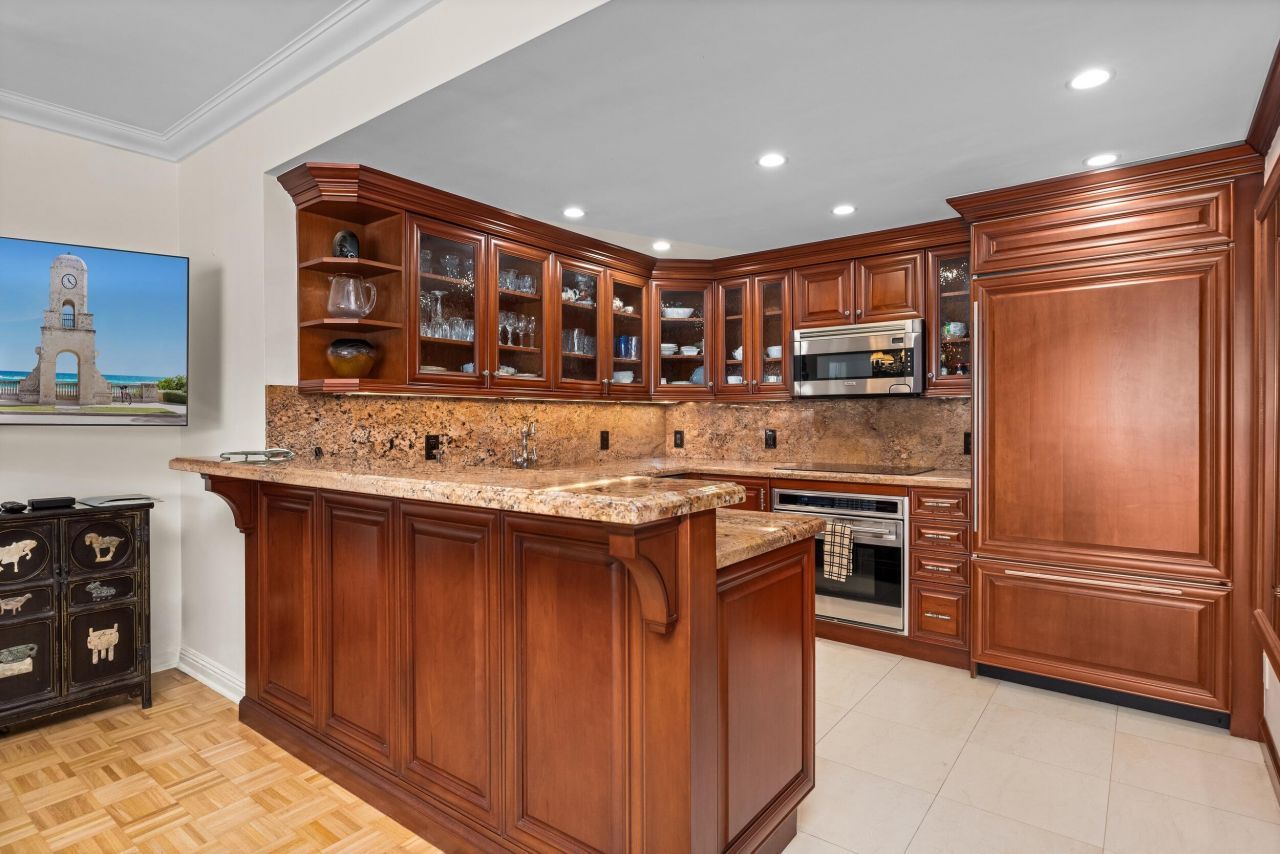 250 Bradley Place, Unit 408, Palm Beach, FL 33480 Photo