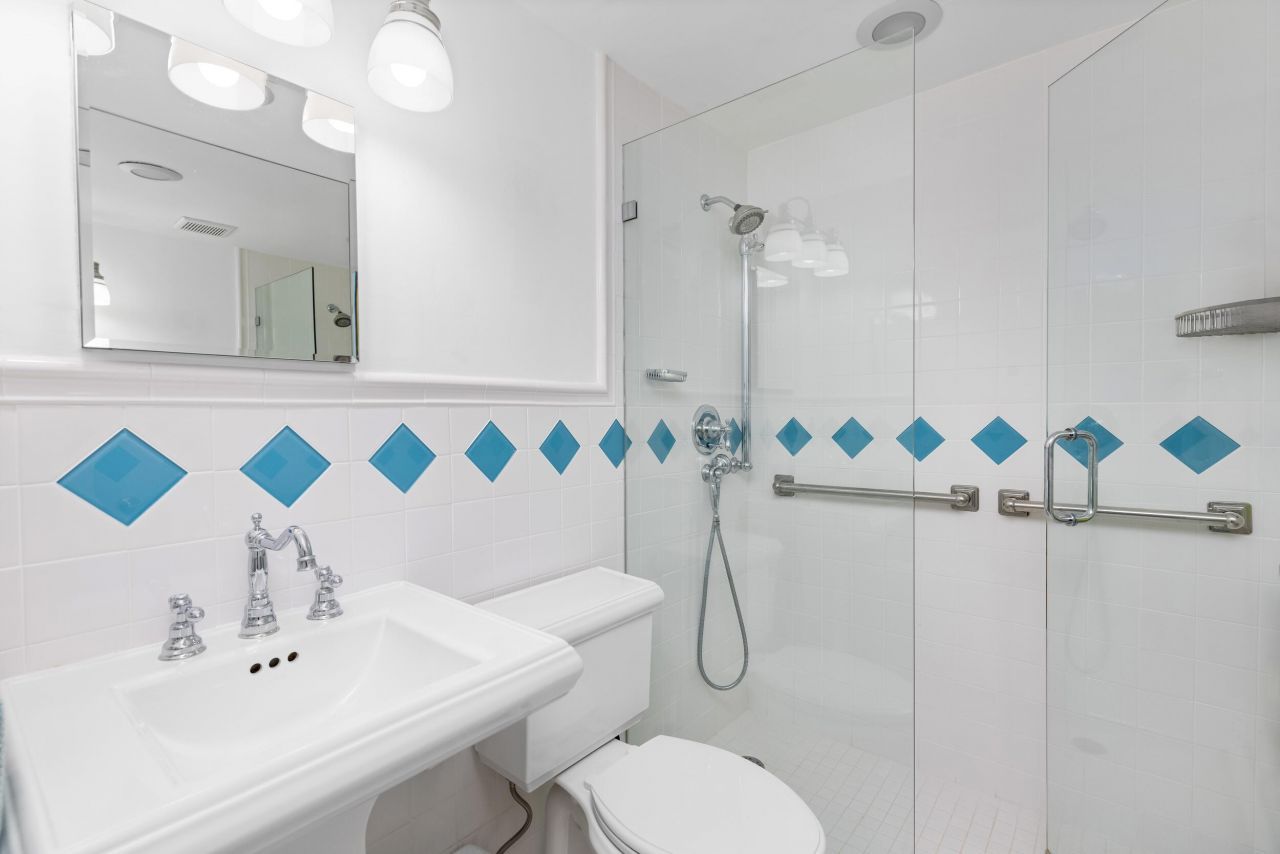 250 Bradley Place, Unit 408, Palm Beach, FL 33480 Photo