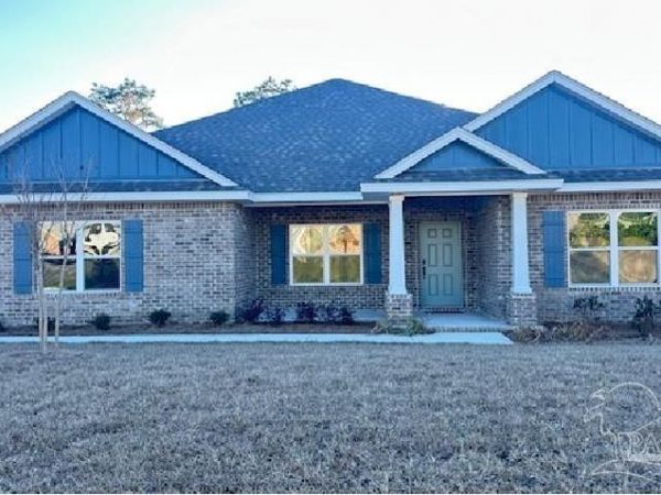 5614 Colinas Verde Dr, Milton, FL 32570