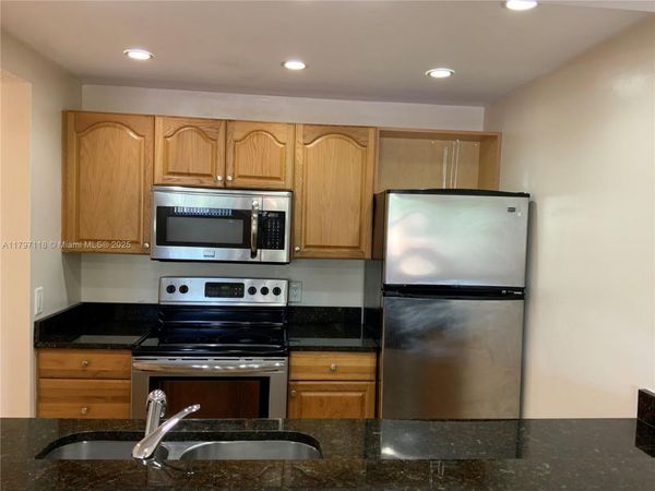 8180 Geneva Ct, Unit 224, Doral, FL 33166