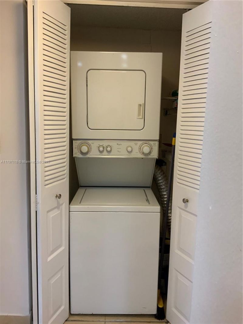 8180 Geneva Ct, Unit 224, Doral, FL 33166 Photo