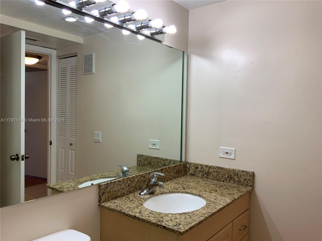 8180 Geneva Ct, Unit 224, Doral, FL 33166 Photo