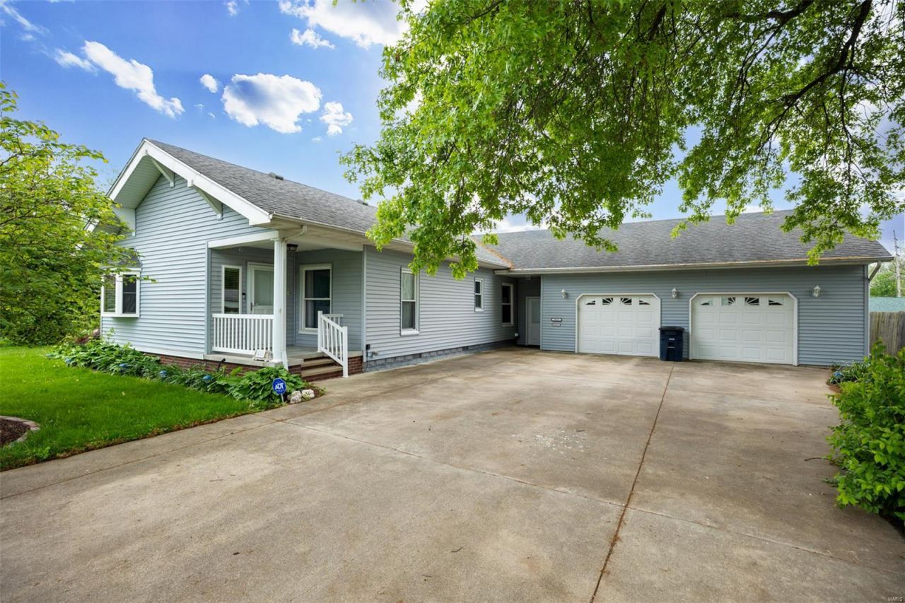 418 E Maple Street, Gillespie, IL 62033 Main Photo