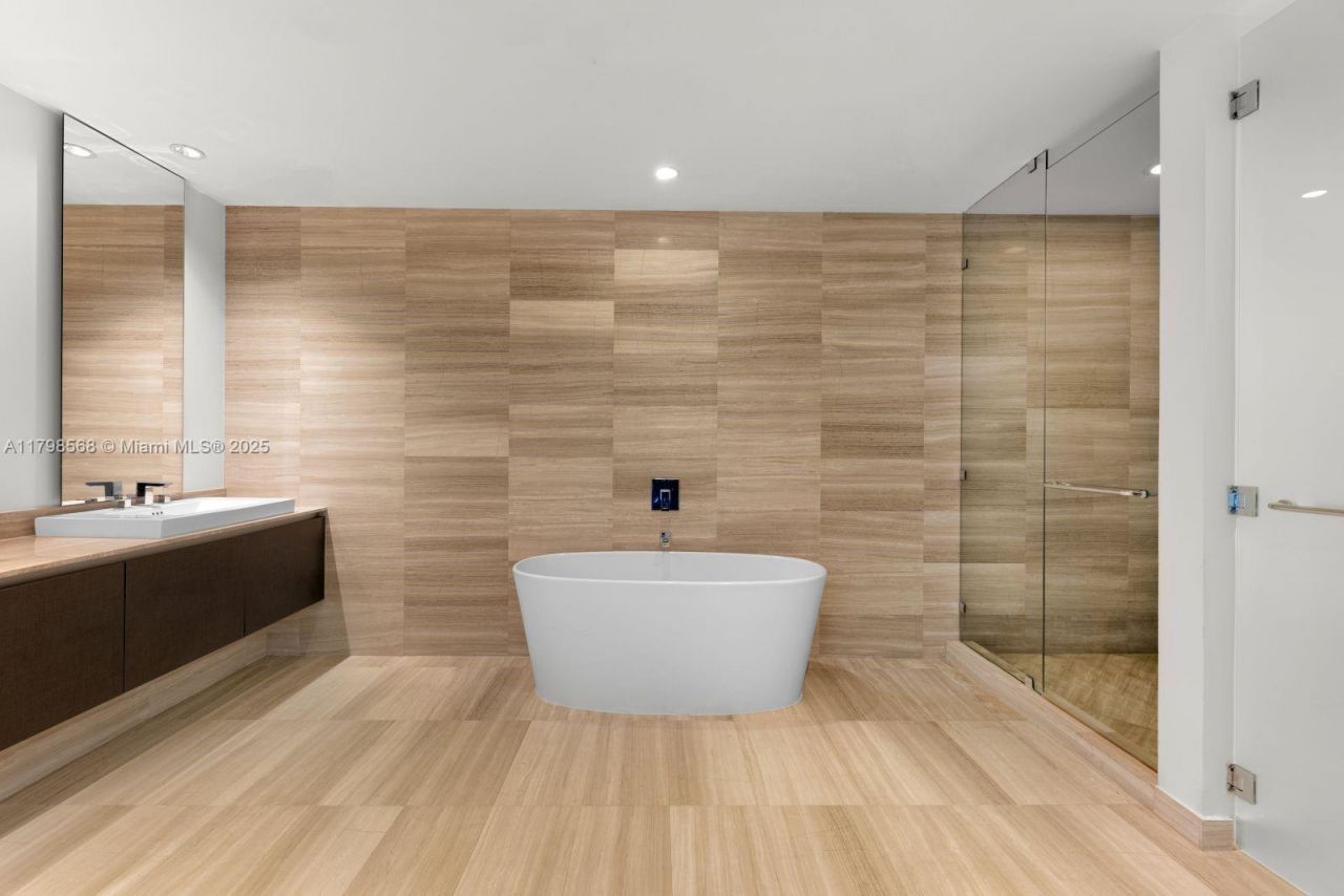 3300 NE 188th St, Unit 217, Aventura, FL 33180 Photo