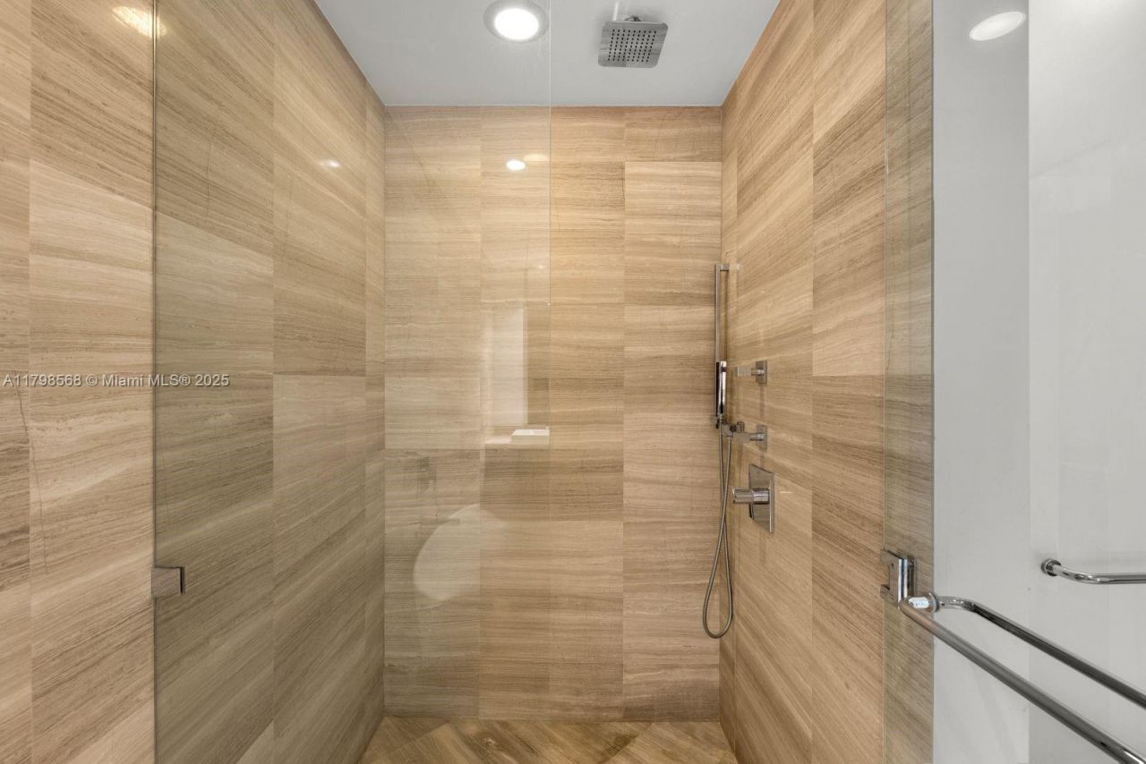 3300 NE 188th St, Unit 217, Aventura, FL 33180 Photo