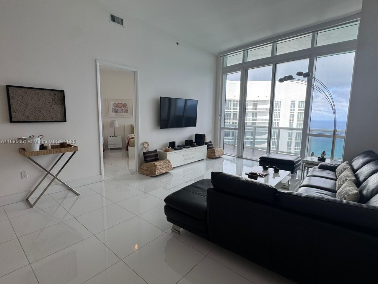 15811 Collins Ave, Unit 4203, Sunny Isles Beach, FL 33160 Photo