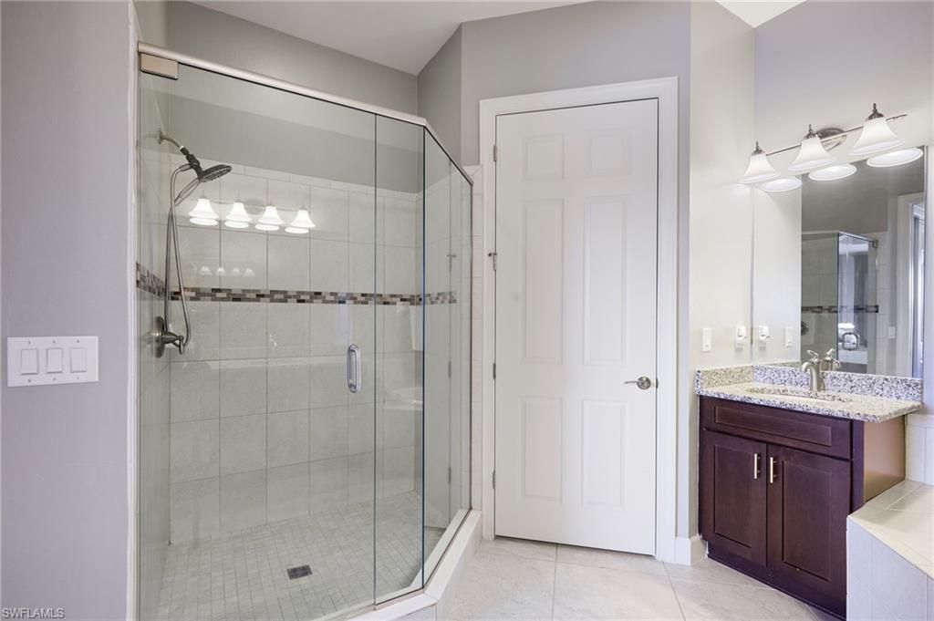 10230 Glastonbury Cir, Unit 202, Fort Myers, FL 33913 Photo