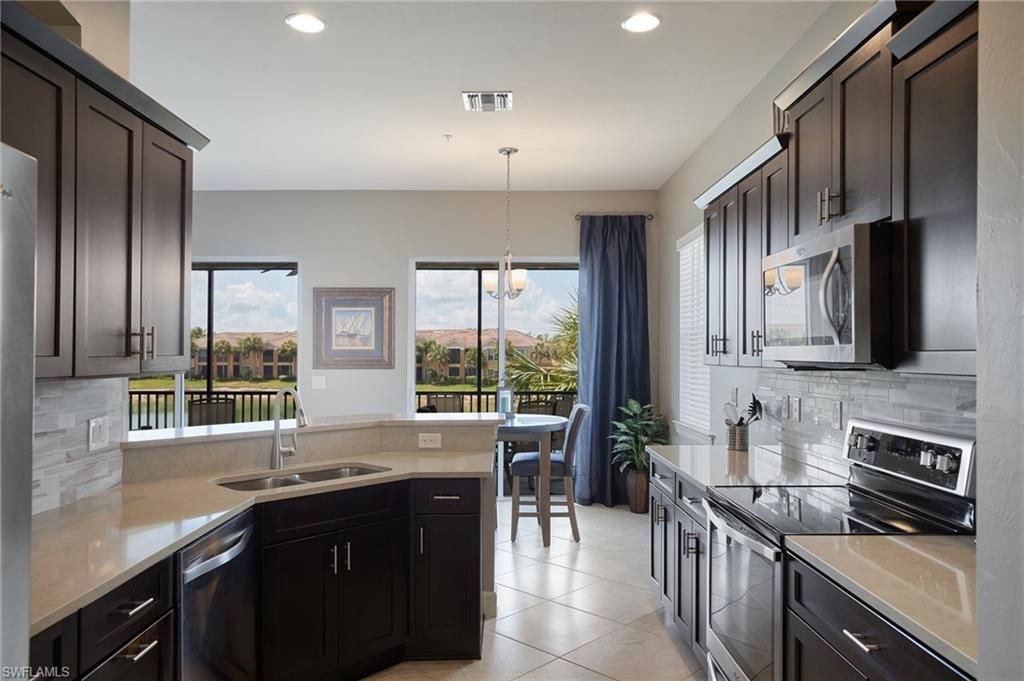 10230 Glastonbury Cir, Unit 202, Fort Myers, FL 33913 Photo