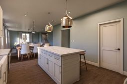 560 Hayes Park Boulevard photo 4