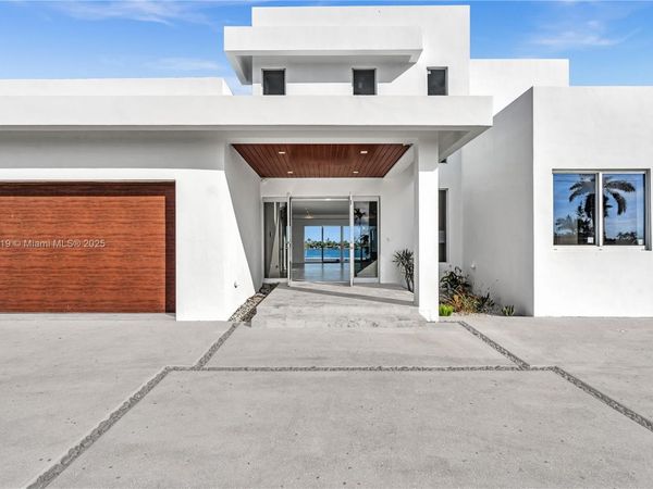 10755 SW 52nd Ter, Miami, FL 33165