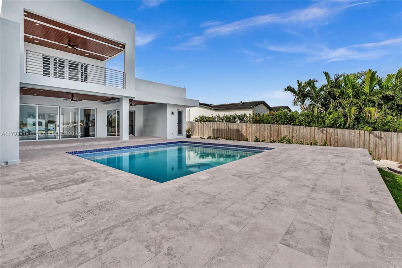 10755 SW 52nd Ter, Miami, FL 33165 Photo