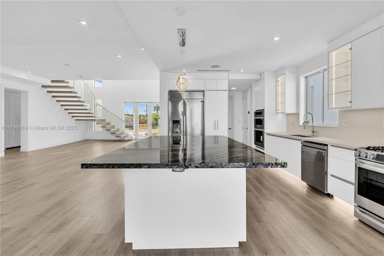 10755 SW 52nd Ter, Miami, FL 33165 Photo