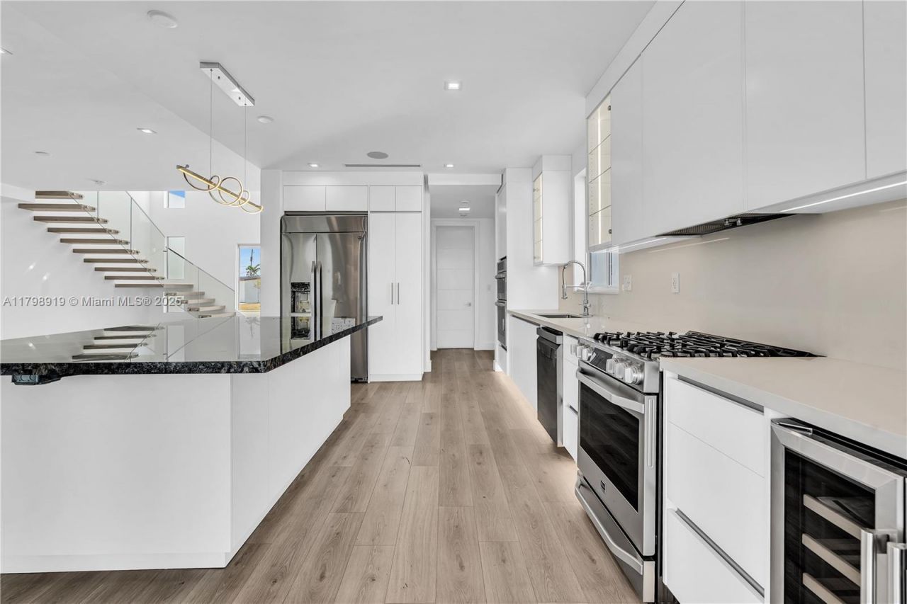 10755 SW 52nd Ter, Miami, FL 33165 Photo