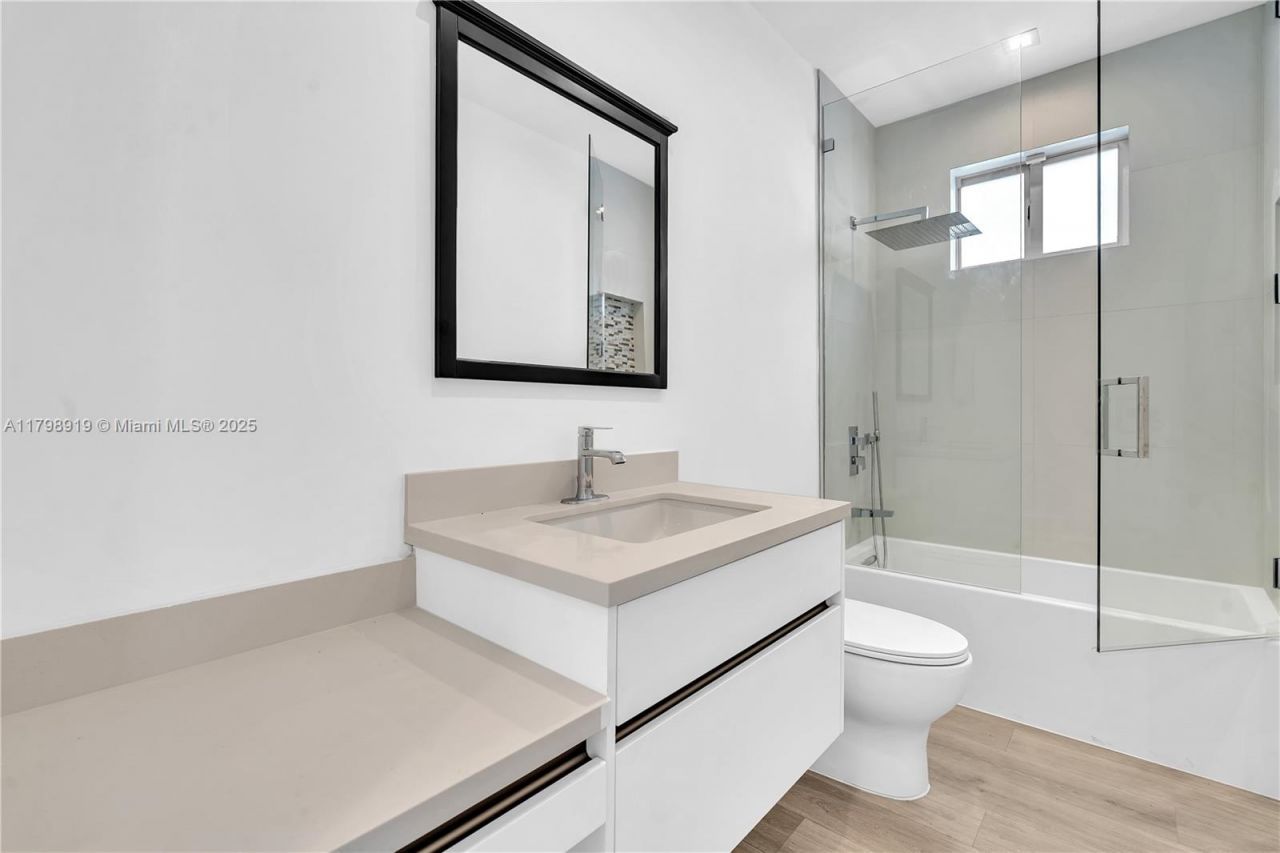 10755 SW 52nd Ter, Miami, FL 33165 Photo