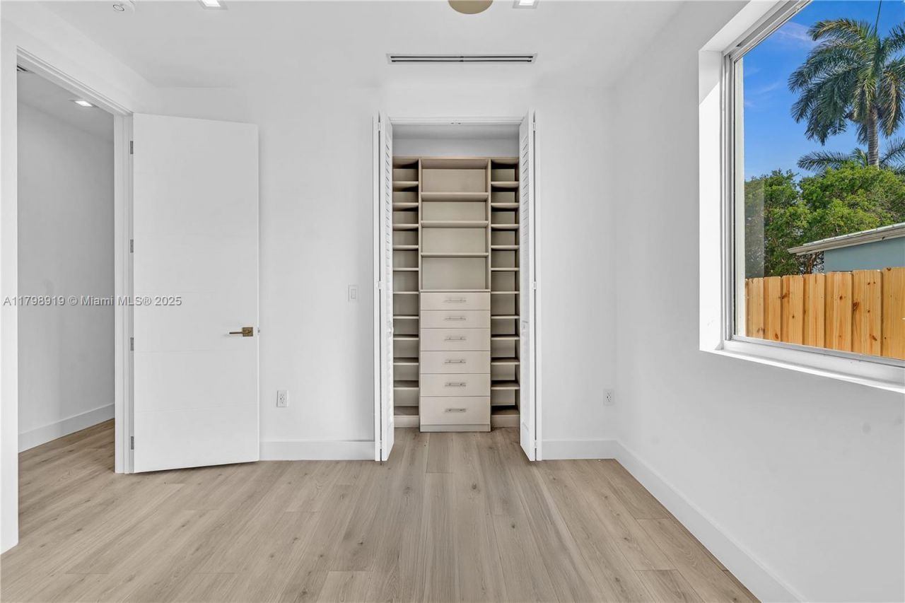 10755 SW 52nd Ter, Miami, FL 33165 Photo