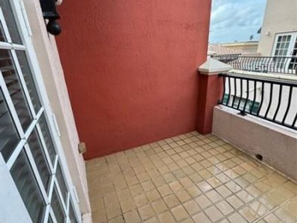 1033 NE 17th Way, Unit 605, Fort Lauderdale, FL 33304