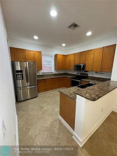 1033 NE 17th Way, Unit 605, Fort Lauderdale, FL 33304 Photo