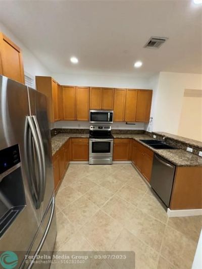 1033 NE 17th Way, Unit 605, Fort Lauderdale, FL 33304 Photo