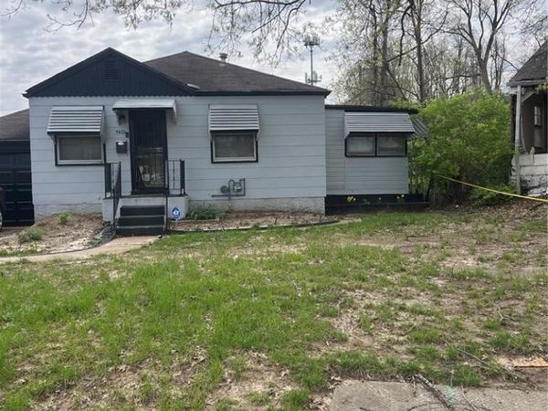 7401 Pleaseway Drive, St Louis, MO 63136