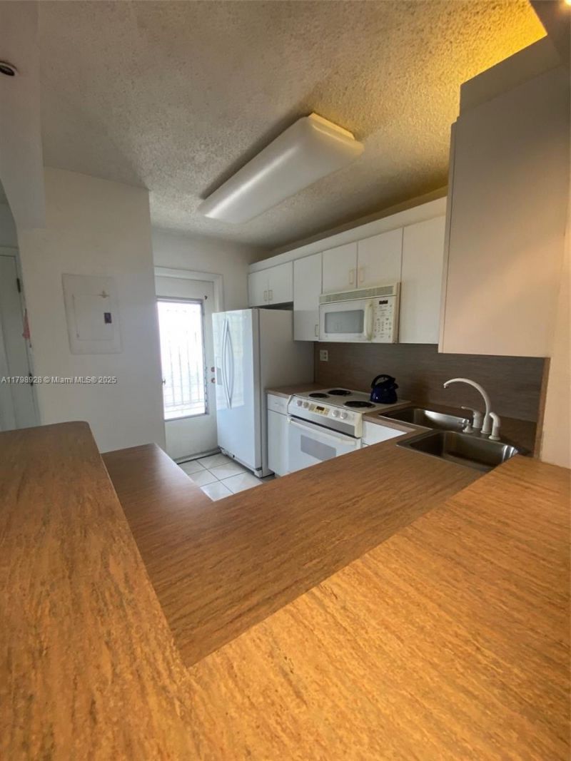 1400 SW 27th Ave, Unit 202, Miami, FL 33145 Photo