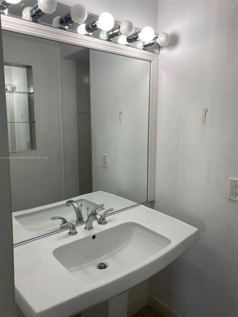 1400 SW 27th Ave, Unit 202, Miami, FL 33145 Photo