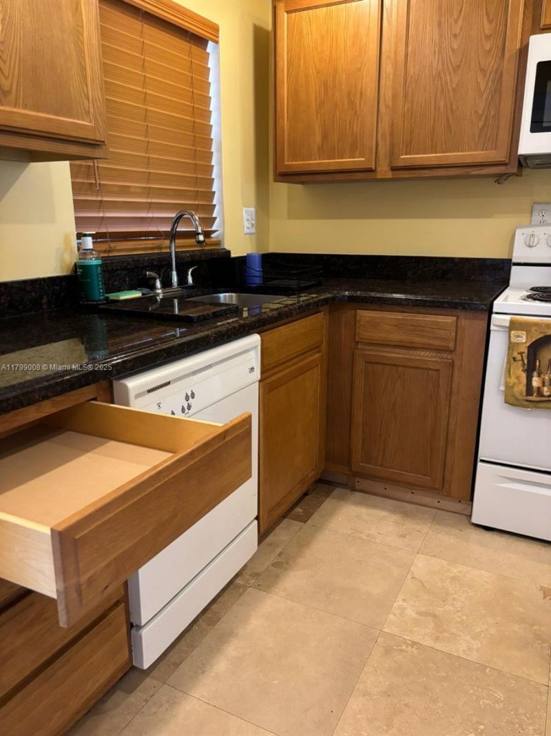 9420 Sunrise Lakes Blvd, Unit 106, Sunrise, FL 33322 Photo