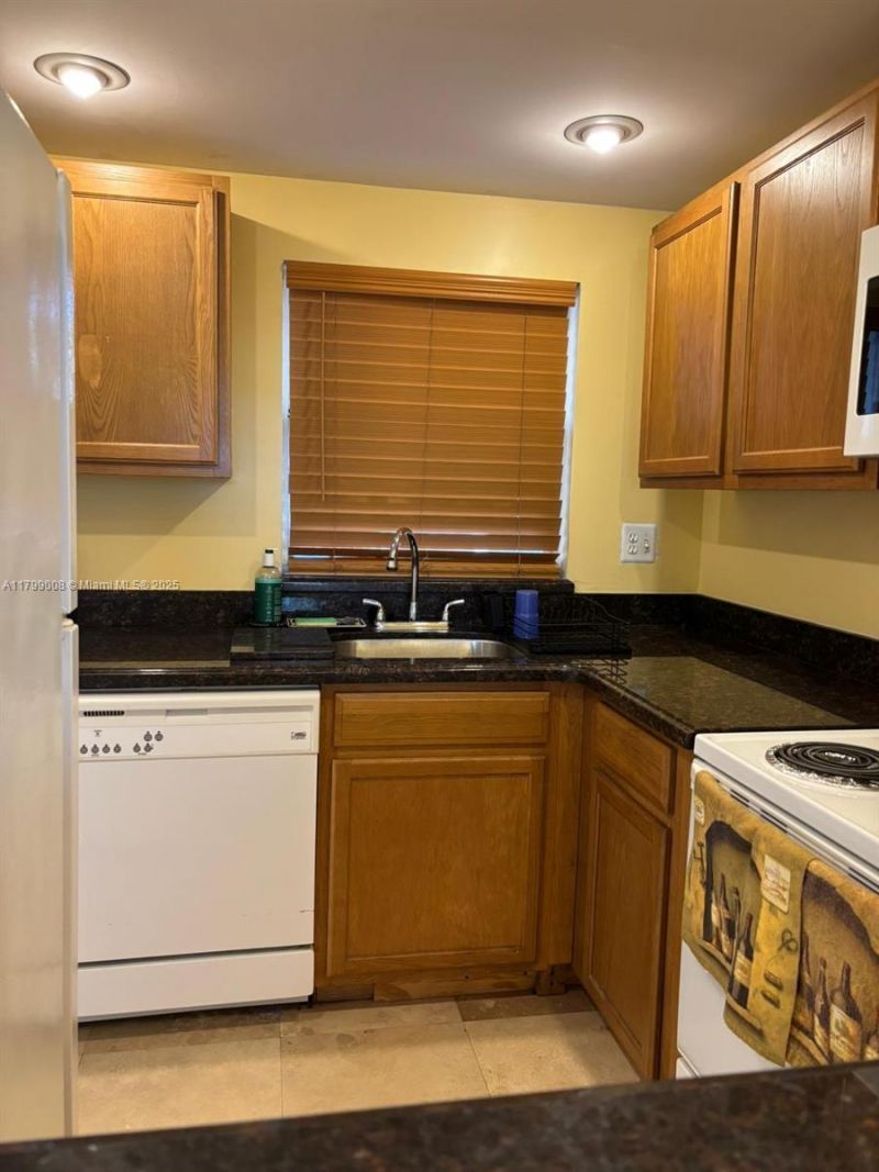 9420 Sunrise Lakes Blvd, Unit 106, Sunrise, FL 33322 Photo