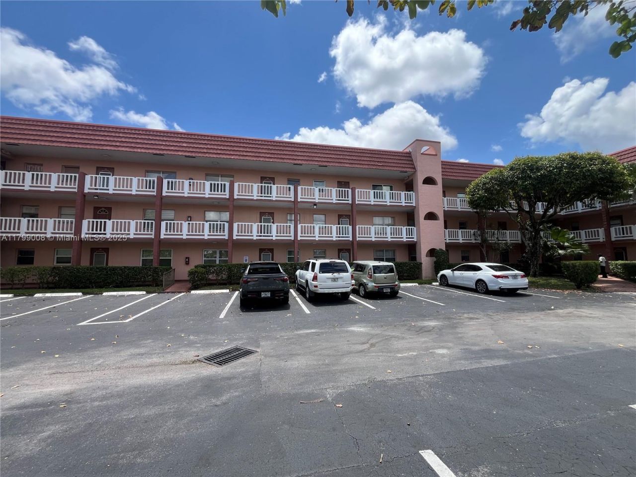 9420 Sunrise Lakes Blvd, Unit 106, Sunrise, FL 33322 Photo