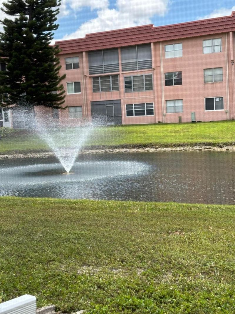 9420 Sunrise Lakes Blvd, Unit 106, Sunrise, FL 33322 Photo