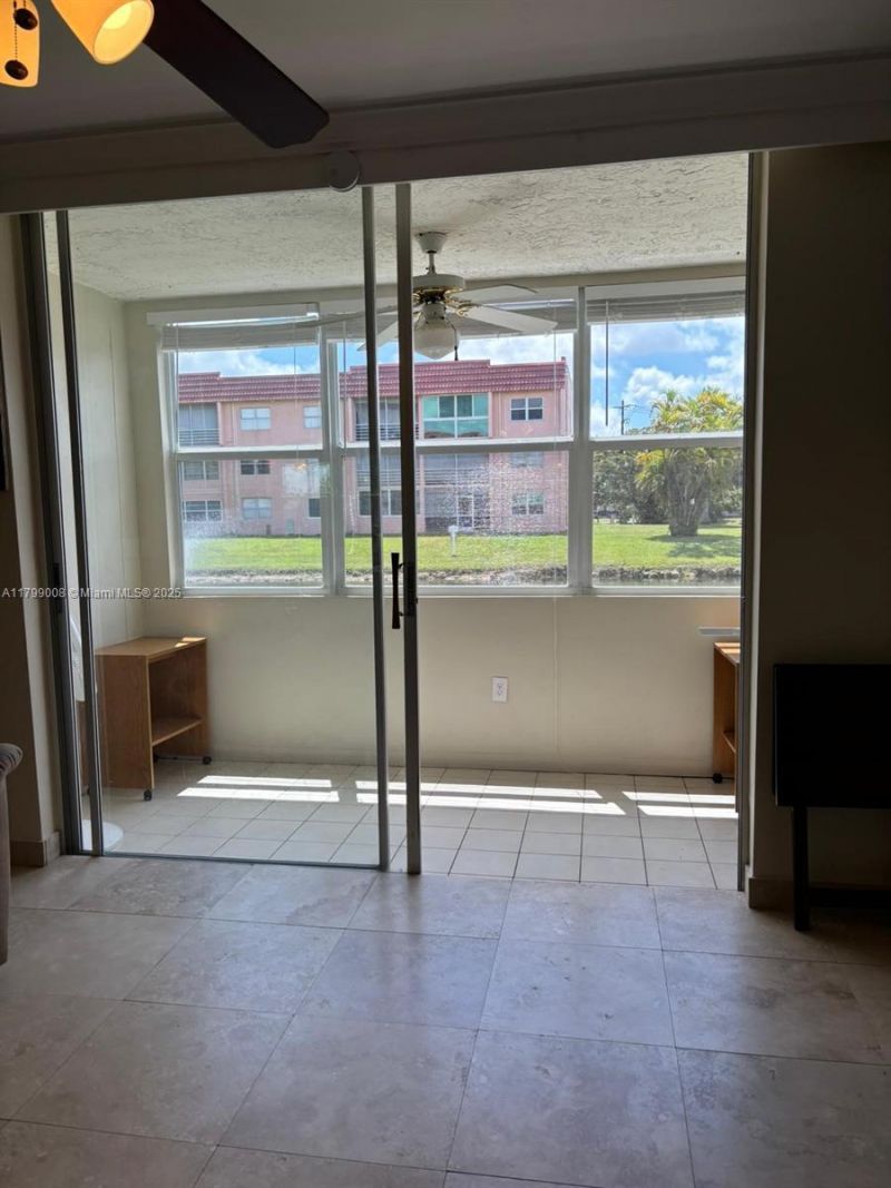 9420 Sunrise Lakes Blvd, Unit 106, Sunrise, FL 33322 Photo