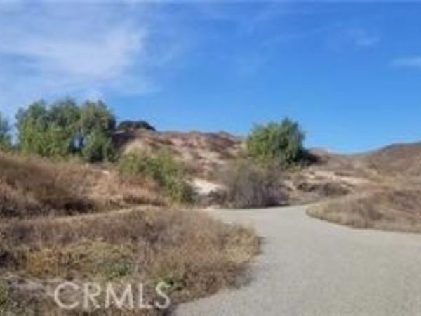 28 Chivo, Simi Valley, CA 93063