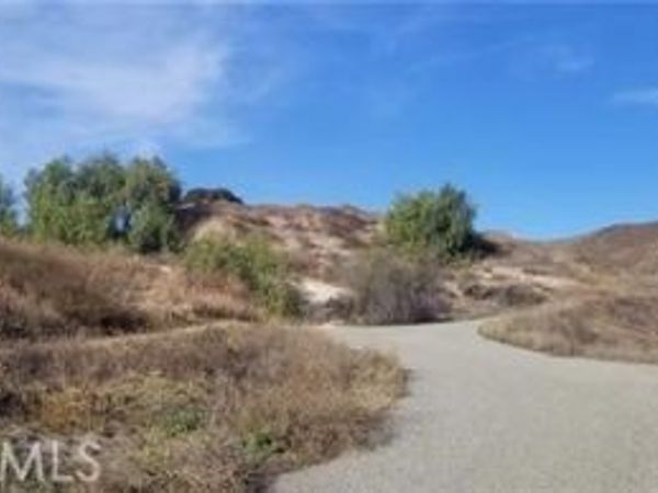 27 Chivo, Simi Valley, CA 93063