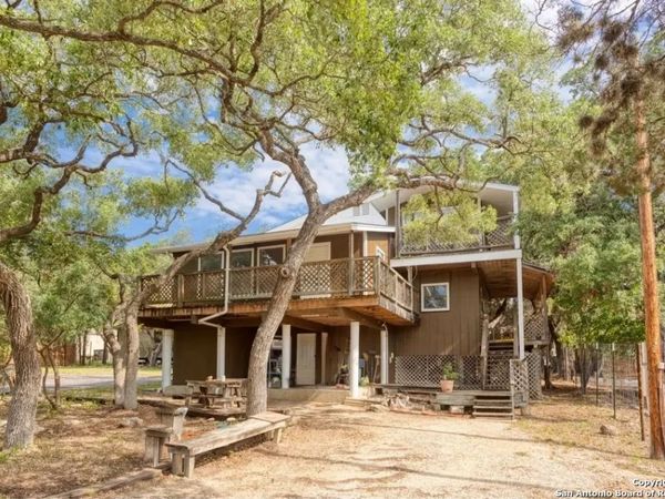 272 White Bass Dr, Lakehills, TX 78063