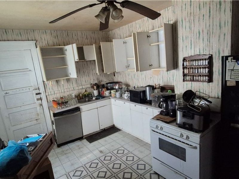 2201 E 36th Street, Cleveland, OH 44115 Photo 18