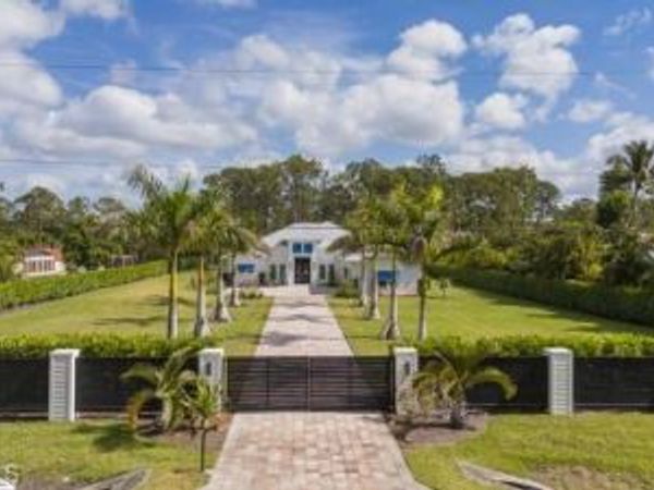 6145 Sea Grass LN, NAPLES, FL 34116