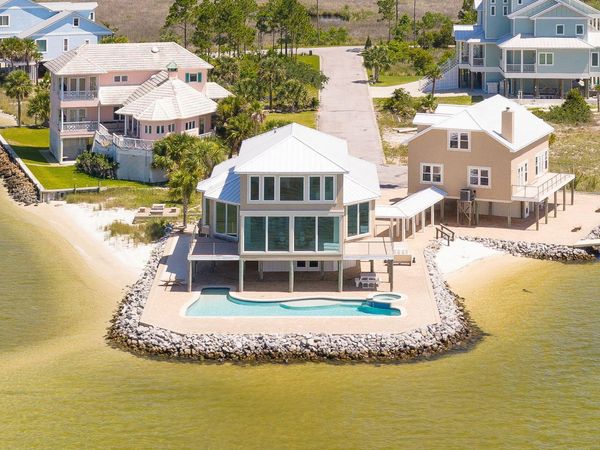 320 Sunny Drive, Mary Esther, FL 32569