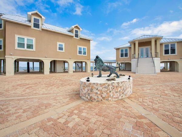 320 Sunny Drive, Mary Esther, FL 32569