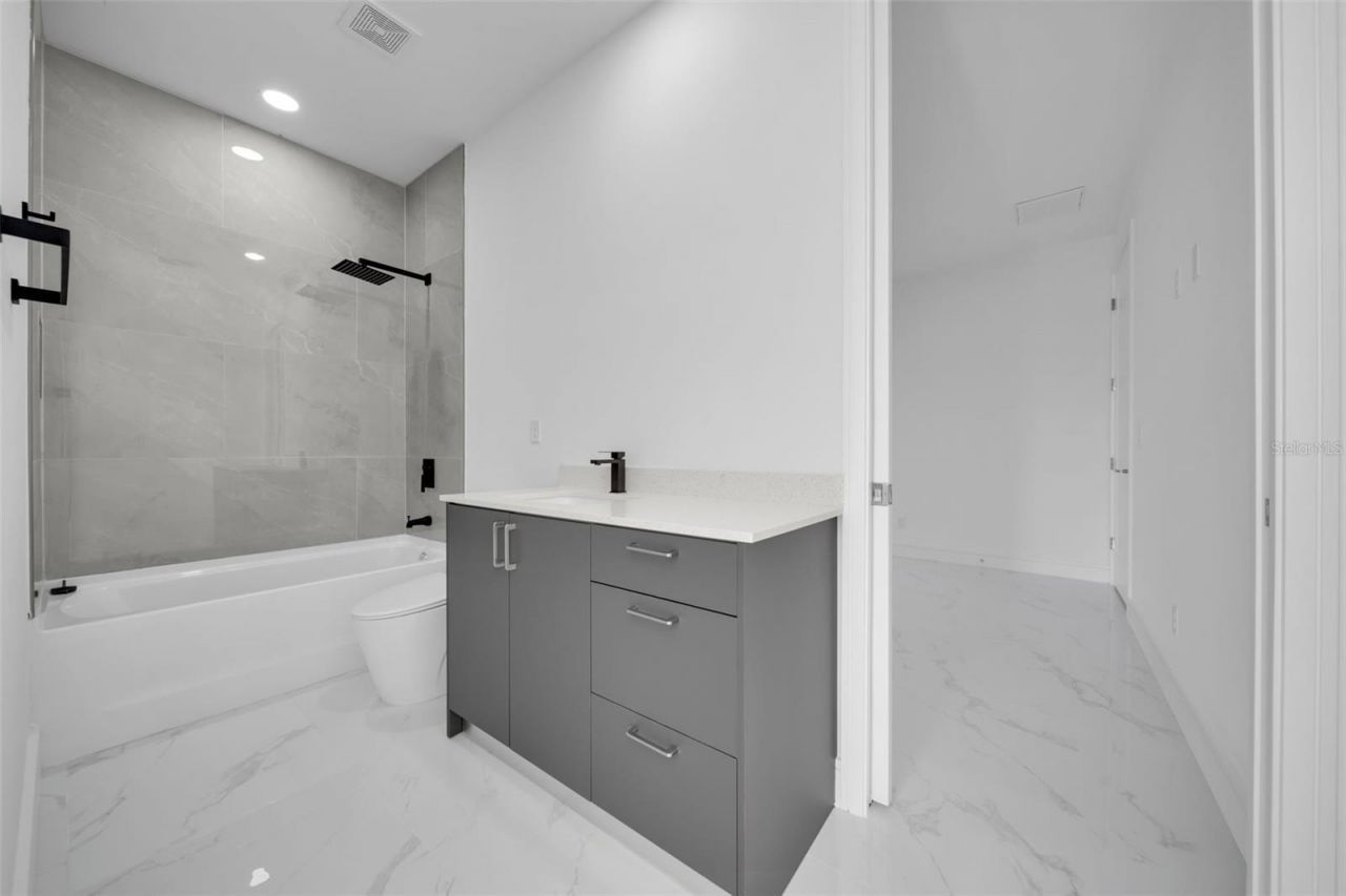 2813 NW 41st Avenue, Cape Coral, FL 33993 Photo