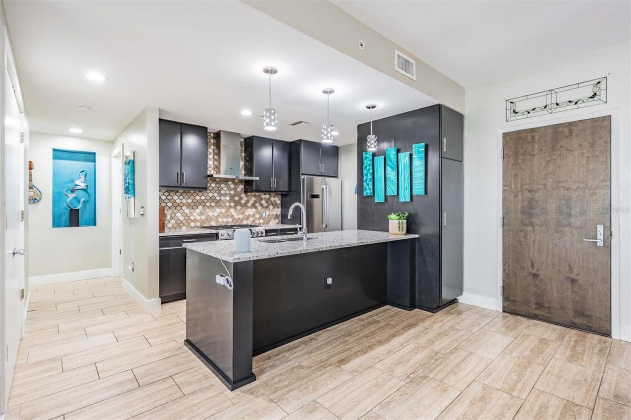 199 Dali Boulevard, Unit 403, Saint Petersburg, FL 33701 Photo