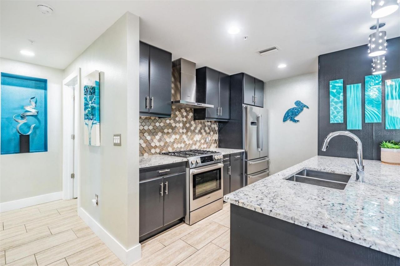 199 Dali Boulevard, Unit 403, Saint Petersburg, FL 33701 Photo